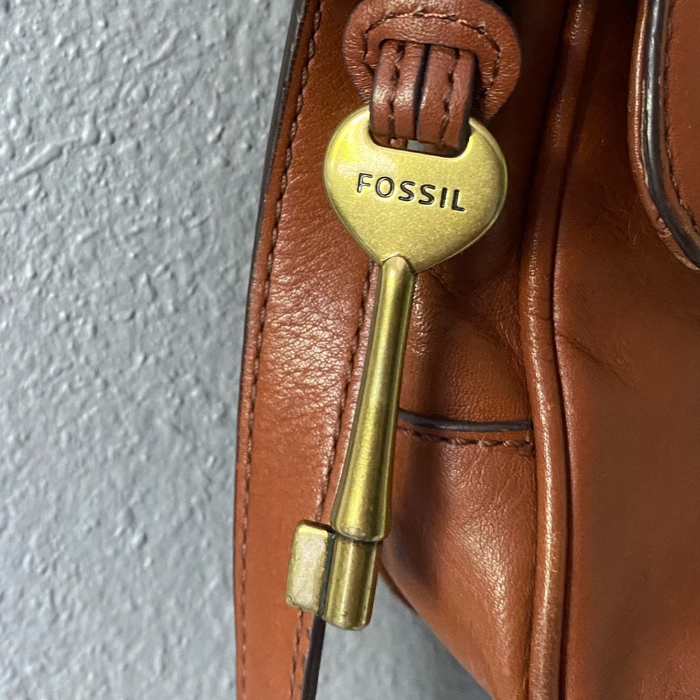 Fossil Medium cognac Messenger Bag with Adjustable Strap - Picture 2 of 16